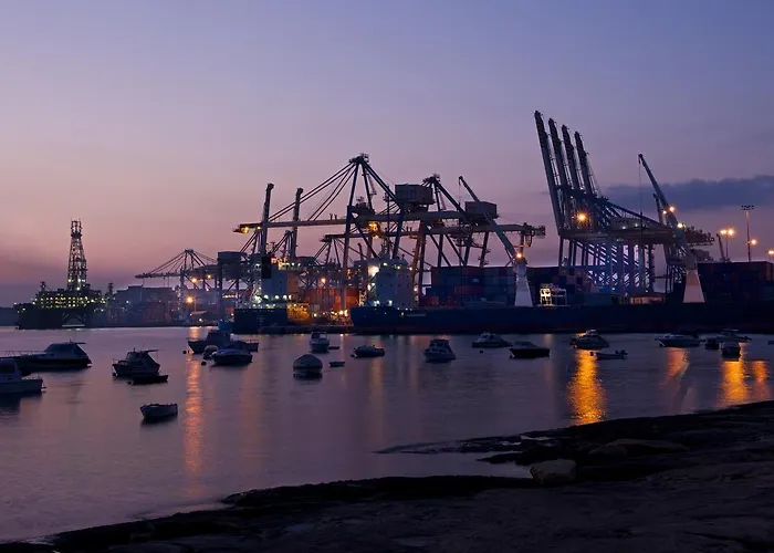 Seafront I Pretty Bay Apartment *