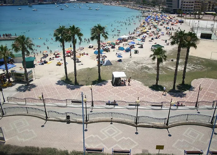 Seafront I Pretty Bay Apartment